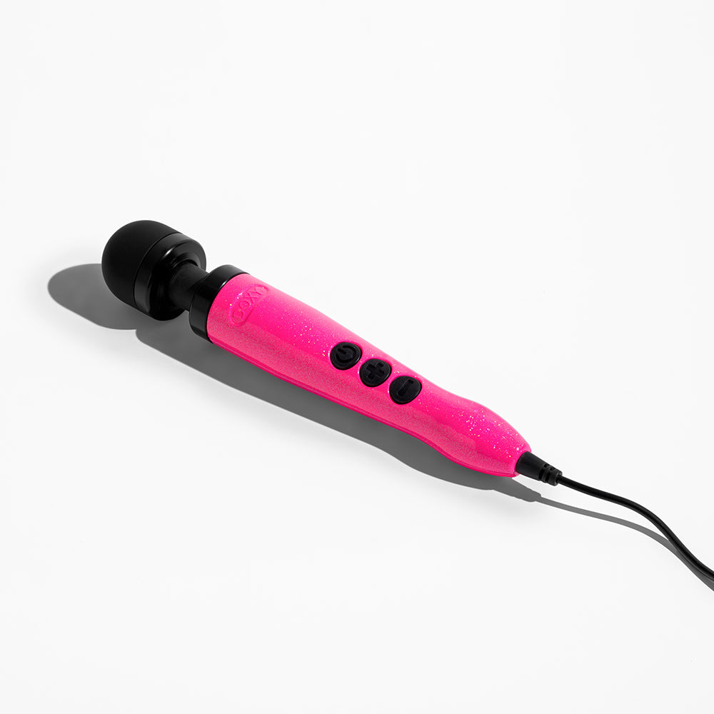 Vibrador de varita compacto Doxy Die Cast 3 en color rosa intenso